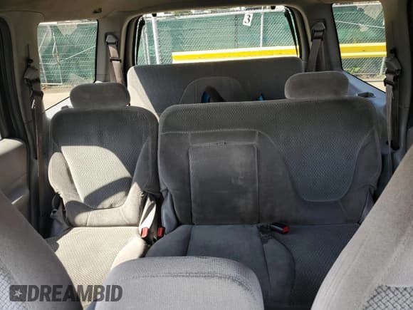 ✅ 2002 Ford Expedition XLT • VIN: 1FMRU15W12LA56279 • Lot: 70872685. Wystawiony na Copart z przebiegiem 180 261 mil. Bezpłatny archiwum sprzedaży aukcyjnych z USA i szczegółowy raport historii pojazdu na DreamBid. Zdjęcie 10.