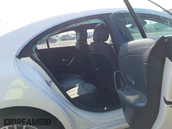 2025 Mercedes-Benz CLA 250 с VIN W1K5J4GBXSN509266, выставлен на аукционе IAAI как лот 43250720 с пробегом 31 733 миль миль и . История ставок и продаж доступна на DreamBid. Изображение 8.