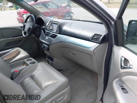 ✅ 2008 Honda Odyssey EX-L • VIN: 5FNRL38738B084846 • Lot: 43088119. Listed on IAAI with 198,113 mi. Free auction sales archive from the USA and detailed vehicle history report at DreamBid. Image 5.