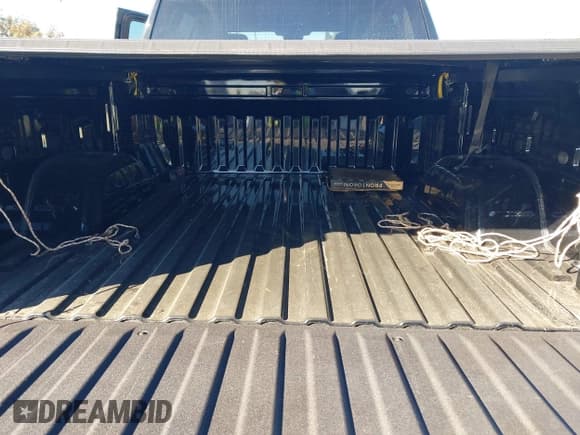 ✅ 2023 Chevrolet Silverado 1500 Custom • VIN: 3GCPABEK5PG262216 • Lot: 43852032. Wystawiony na IAAI z przebiegiem 34 397 mil. Bezpłatny archiwum sprzedaży aukcyjnych z USA i szczegółowy raport historii pojazdu na DreamBid. Zdjęcie 17.