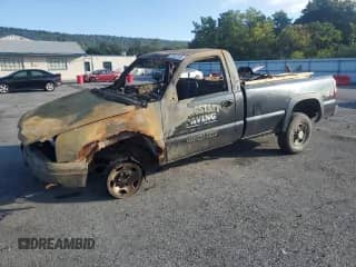2003 Chevrolet Silverado 2500HD Work Truck с VIN 1GCHK24U83E350473, выставлен на аукционе Copart как лот 71157525 с пробегом Не указан миль и Списание • Salvage title. История ставок и продаж доступна на DreamBid. Изображение 1.
