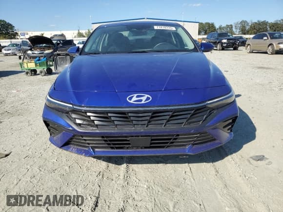 ✅ 2025 Hyundai Elantra SEL Convenience • VIN: KMHLS4DG7SU882846 • Лот: 71816335. Опубликован ранее на Copart с пробегом 13 727 миль. Бесплатный доступ к архиву аукционных продаж из США и подробный отчёт об истории автомобиля на DreamBid. Изображение 5.