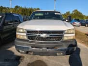 ✅ 2006 Chevrolet Silverado 2500HD LT3 • VIN: 1GCHK23U86F242032 • Lot: 75500304. Wystawiony na Copart z przebiegiem Nie podano. Bezpłatny archiwum sprzedaży aukcyjnych z USA i szczegółowy raport historii pojazdu na DreamBid. Zdjęcie 5.