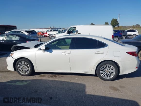 ✅ 2014 Lexus ES 330 • VIN: JTHBK1GG7E2084551 • Lot: 43627386. Wystawiony na IAAI z przebiegiem 197 110 mil. Bezpłatny archiwum sprzedaży aukcyjnych z USA i szczegółowy raport historii pojazdu na DreamBid. Zdjęcie 14.