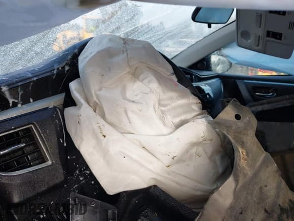 ✅ 2015 Toyota Corolla S Plus • VIN: 2T1BURHE3FC237646 • Lot: 43572386. Listed on IAAI with Not provided. Free auction sales archive from the USA and detailed vehicle history report at DreamBid. Image 13.