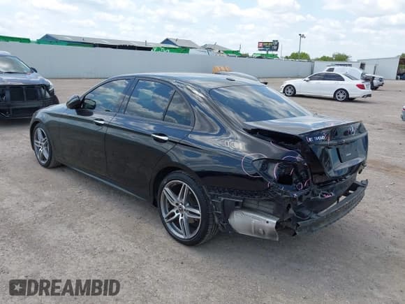✅ 2018 Mercedes-Benz E 300 • VIN: WDDZF4JB8JA308581 • Lot: 42903063. Wystawiony na IAAI z przebiegiem 100 080 mil. Bezpłatny archiwum sprzedaży aukcyjnych z USA i szczegółowy raport historii pojazdu na DreamBid. Zdjęcie 3.