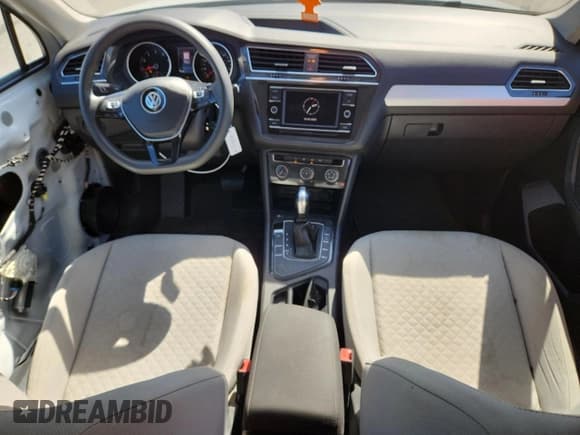 ✅ 2020 Volkswagen Tiguan S • VIN: 3VV1B7AX3LM128092 • Лот: 82205765. Опубликован ранее на Copart с пробегом 78 281 миль. Бесплатный доступ к архиву аукционных продаж из США и подробный отчёт об истории автомобиля на DreamBid. Изображение 8.