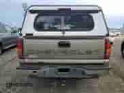 2002 Chevrolet Silverado 1500 z VIN 1GCEC19V82E279611, wystawiony jako Copart lot #63974715 z przebiegiem 242 944 mil mil oraz Szkoda całkowita • Salvage title. Historia ofert i sprzedaży dostępna na DreamBid. Obrazek 6.