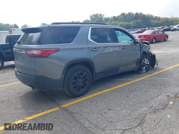 ✅ 2019 Chevrolet Traverse LT Cloth • VIN: 1GNERGKW0KJ297734 • Lot: 43288068. Wystawiony na IAAI z przebiegiem 114 751 mil. Bezpłatny archiwum sprzedaży aukcyjnych z USA i szczegółowy raport historii pojazdu na DreamBid. Zdjęcie 4.