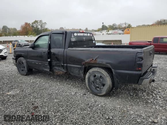 ✅ 2005 Chevrolet Silverado 1500 LS • VIN: 1GCEC19Z35Z294517 • Лот: 90684555. Опубликован ранее на Copart с пробегом 214 131 миль. Бесплатный доступ к архиву аукционных продаж из США и подробный отчёт об истории автомобиля на DreamBid. Изображение 2.
