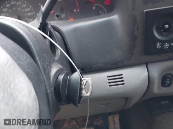 ✅ 2002 Ford F-350 XL • VIN: 1FTSW31F02EB38462 • Лот: 42088385. Опубликован ранее на IAAI с пробегом 360 573 миль. Бесплатный доступ к архиву аукционных продаж из США и подробный отчёт об истории автомобиля на DreamBid. Изображение 11.