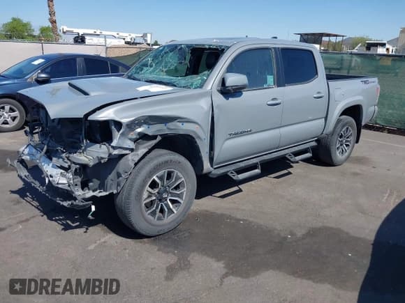 ✅ 2020 Toyota Tacoma SR5 • VIN: 3TMAZ5CN4LM137958 • Lot: 42486157. Wystawiony na IAAI z przebiegiem 100 028 mil. Bezpłatny archiwum sprzedaży aukcyjnych z USA i szczegółowy raport historii pojazdu na DreamBid. Zdjęcie 18.