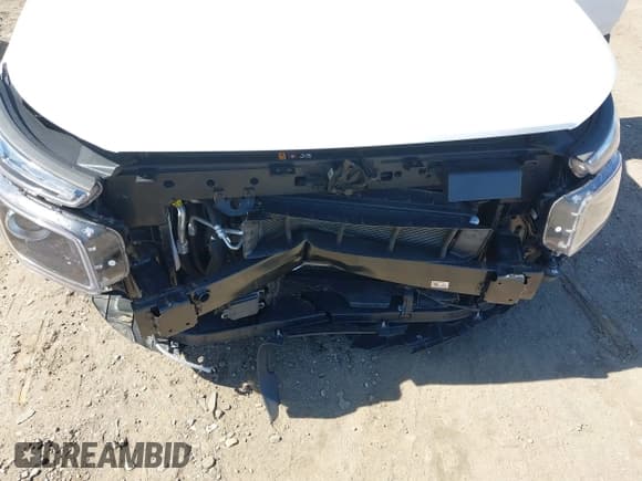 ✅ 2022 Hyundai Venue SEL • VIN: KMHRC8A37NU186508 • Lot: 41800124. Listed on IAAI with 22,141 mi. Free auction sales archive from the USA and detailed vehicle history report at DreamBid. Image 6.