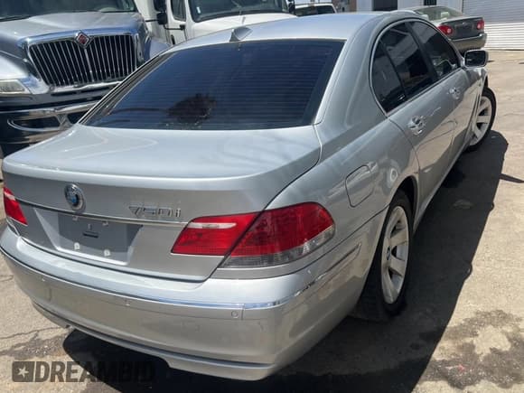 ✅ 2006 BMW 7 Series 750i • VIN: WBAHL83586DT05258 • Лот: 63863055. Опубликован ранее на Copart с пробегом 129 393 миль. Бесплатный доступ к архиву аукционных продаж из США и подробный отчёт об истории автомобиля на DreamBid. Изображение 4.