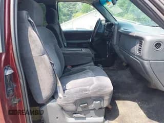 ✅ 2001 Chevrolet Silverado 2500 • VIN: 1GCGK29U81Z111676 • Lot: 42469348. Wystawiony na IAAI z przebiegiem 158 577 mil. Bezpłatny archiwum sprzedaży aukcyjnych z USA i szczegółowy raport historii pojazdu na DreamBid. Zdjęcie 5.