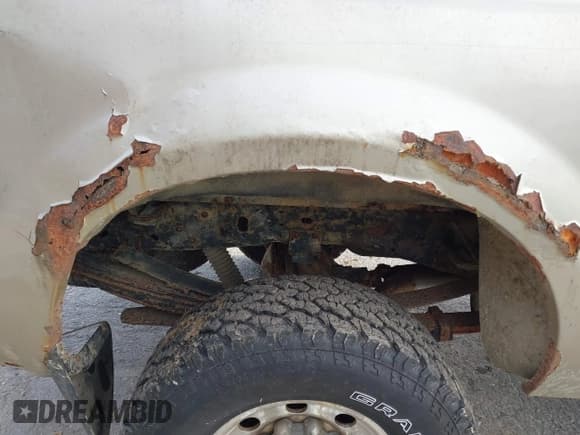 ✅ 2001 Ford F-250 XL • VIN: 1FTNF21L21EB87741 • Lot: 43591064. Wystawiony na IAAI z przebiegiem 54 724 mil. Bezpłatny archiwum sprzedaży aukcyjnych z USA i szczegółowy raport historii pojazdu na DreamBid. Zdjęcie 6.