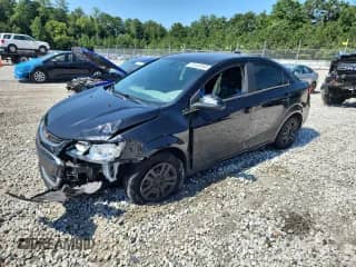 2020 Chevrolet Sonic LS z VIN 1G1JB5SB3L4101016, wystawiony jako Copart lot #65448965 z przebiegiem 101 218 mil mil oraz Szkoda całkowita • Salvage title. Historia ofert i sprzedaży dostępna na DreamBid. Obrazek 1.
