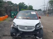 ✅ 2016 Smart fortwo Passion • VIN: WMEFJ5DAXGK054834 • Lot: 42880598. Wystawiony na IAAI z przebiegiem 71 551 mil. Bezpłatny archiwum sprzedaży aukcyjnych z USA i szczegółowy raport historii pojazdu na DreamBid. Zdjęcie 11.