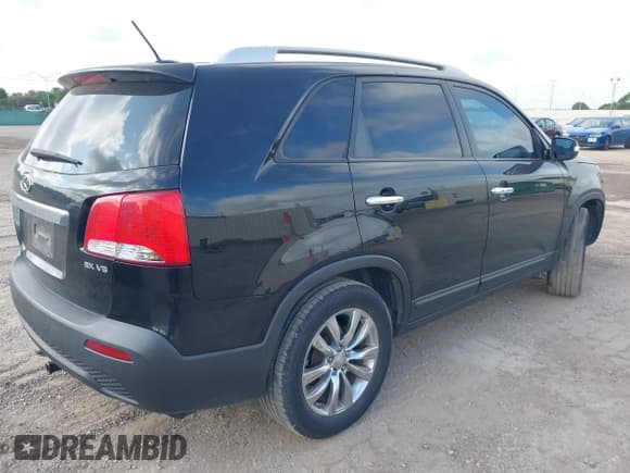✅ 2011 Kia Sorento EX • VIN: 5XYKU4A25BG064116 • Lot: 42738787. Listed on IAAI with 183,027 mi. Free auction sales archive from the USA and detailed vehicle history report at DreamBid. Image 4.