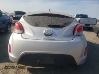 ✅ 2017 Hyundai Veloster • VIN: KMHTC6AD8HU311930 • Lot: 62963314. Wystawiony na Copart z przebiegiem Nie podano. Bezpłatny archiwum sprzedaży aukcyjnych z USA i szczegółowy raport historii pojazdu na DreamBid. Zdjęcie 6.