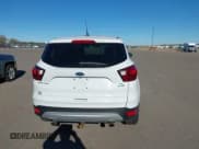 ✅ 2019 Ford Escape SE • VIN: 1FMCU9GDXKUA21623 • Lot: 43615704. Wystawiony na IAAI z przebiegiem 89 170 mil. Bezpłatny archiwum sprzedaży aukcyjnych z USA i szczegółowy raport historii pojazdu na DreamBid. Zdjęcie 17.