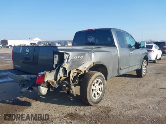 ✅ 2004 Nissan Titan SE • VIN: 1N6AA06B14N583291 • Lot: 41456000. Wystawiony na IAAI z przebiegiem 157 332 mil. Bezpłatny archiwum sprzedaży aukcyjnych z USA i szczegółowy raport historii pojazdu na DreamBid. Zdjęcie 6.