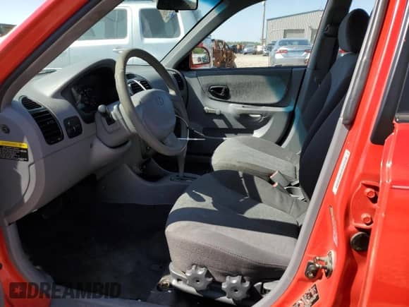 2005 Hyundai Accent GLS z VIN KMHCG45C15U592443, wystawiony jako Copart lot #52291025 z przebiegiem 142 263 mil mil oraz Szkoda całkowita • Salvage title. Historia ofert i sprzedaży dostępna na DreamBid. Obrazek 7.