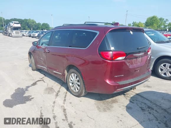 ✅ 2017 Chrysler Pacifica Touring L • VIN: 2C4RC1BG2HR593960 • Лот: 42602021. Опубликован ранее на IAAI с пробегом 135 359 миль. Бесплатный доступ к архиву аукционных продаж из США и подробный отчёт об истории автомобиля на DreamBid. Изображение 3.