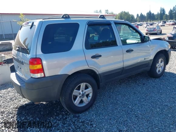 ✅ 2006 Ford Escape Hybrid • VIN: 1FMCU96H36KB01299 • Lot: 42745022. Wystawiony na IAAI z przebiegiem 194 859 mil. Bezpłatny archiwum sprzedaży aukcyjnych z USA i szczegółowy raport historii pojazdu na DreamBid. Zdjęcie 4.