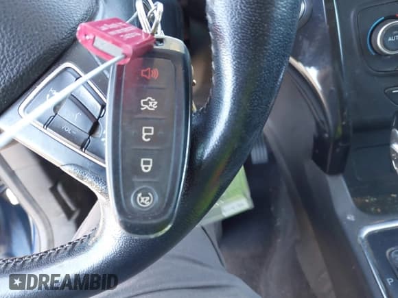 ✅ 2019 Ford Escape SE • VIN: 1FMCU9GD5KUA21304 • Lot: 43412070. Listed on IAAI with 136,834 mi. Free auction sales archive from the USA and detailed vehicle history report at DreamBid. Image 11.