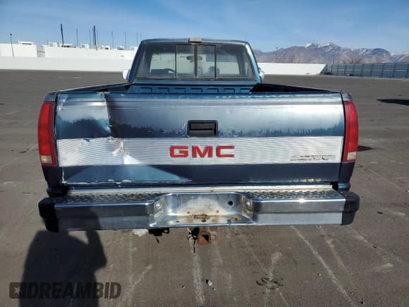 ✅ 1990 GMC Sierra 2500 • VIN: 1GTFC24K2LE554012 • Lot: 86004084. Wystawiony na Copart z przebiegiem 174 771 mil. Bezpłatny archiwum sprzedaży aukcyjnych z USA i szczegółowy raport historii pojazdu na DreamBid. Zdjęcie 6.