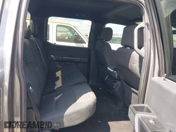 ✅ 2021 Ford F-150 XL • VIN: 1FTEW1EP1MKE81404 • Lot: 43300642. Listed on IAAI with 83,060 mi. Free auction sales archive from the USA and detailed vehicle history report at DreamBid. Image 8.