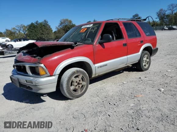 ✅ 1996 Chevrolet Blazer • VIN: 1GNDT13W9T2285134 • Lot: 86460795. Wystawiony na Copart z przebiegiem 262 482 mil. Bezpłatny archiwum sprzedaży aukcyjnych z USA i szczegółowy raport historii pojazdu na DreamBid. Zdjęcie 1.