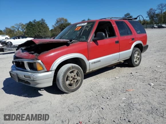 ✅ 1996 Chevrolet Blazer • VIN: 1GNDT13W9T2285134 • Лот: 86460795. Опубликован ранее на Copart с пробегом 262 482 миль. Бесплатный доступ к архиву аукционных продаж из США и подробный отчёт об истории автомобиля на DreamBid. Изображение 1.