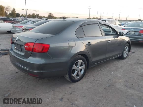 ✅ 2014 Volkswagen Jetta SE • VIN: 3VWD17AJ9EM359394 • Lot: 43782210. Listed on IAAI with 173,025 mi. Free auction sales archive from the USA and detailed vehicle history report at DreamBid. Image 4.