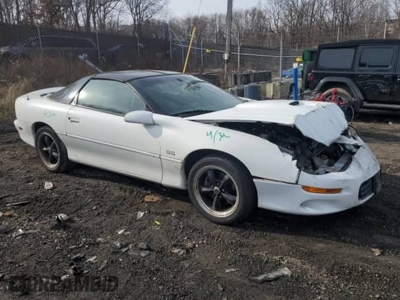 2000 Chevrolet Camaro Z28 z VIN 2G1FP22G8Y2153580, wystawiony jako Copart lot #43004935 z przebiegiem 132 835 mil mil oraz Szkoda całkowita • Salvage title. Historia ofert i sprzedaży dostępna na DreamBid. Obrazek 4.