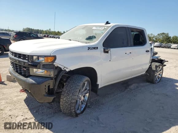 ✅ 2021 Chevrolet Silverado 1500 Custom Trail Boss • VIN: 1GCPYCEF0MZ360361 • Lot: 77832814. Wystawiony na Copart z przebiegiem 28 735 mil. Bezpłatny archiwum sprzedaży aukcyjnych z USA i szczegółowy raport historii pojazdu na DreamBid. Zdjęcie 1.
