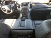 ✅ 2019 Chevrolet Suburban LT • VIN: 1GNSCHKC0KR187221 • Lot: 76785024. Wystawiony na Copart z przebiegiem 194 631 mil. Bezpłatny archiwum sprzedaży aukcyjnych z USA i szczegółowy raport historii pojazdu na DreamBid. Zdjęcie 8.