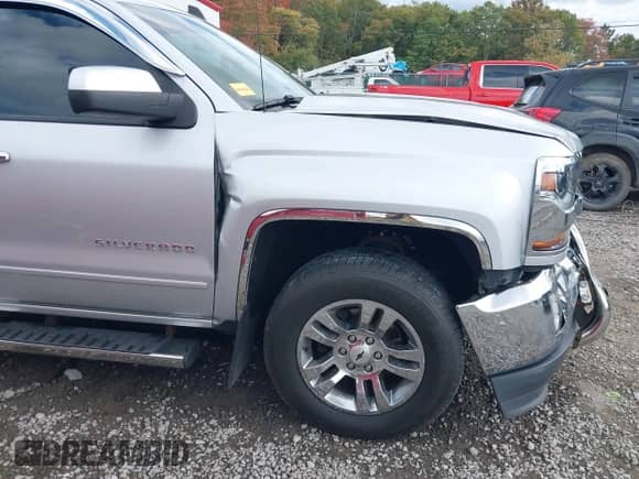 2019 Chevrolet Silverado 1500 LT z VIN 2GCVKPEC7K1173016, wystawiony jako IAAI lot #43286161 z przebiegiem 100 427 mil mil oraz . Historia ofert i sprzedaży dostępna na DreamBid. Obrazek 17.