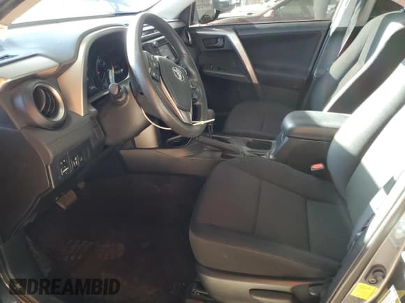 ✅ 2018 Toyota RAV4 LE • VIN: JTMZFREV5JJ750780 • Lot: 81830265. Wystawiony na Copart z przebiegiem 60 466 mil. Bezpłatny archiwum sprzedaży aukcyjnych z USA i szczegółowy raport historii pojazdu na DreamBid. Zdjęcie 7.