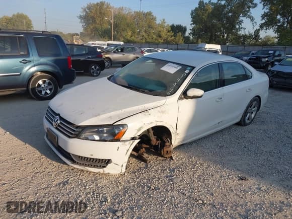 ✅ 2015 Volkswagen Passat SE • VIN: 1VWBT7A32FC014956 • Lot: 43191900. Listed on IAAI with 72,000 mi. Free auction sales archive from the USA and detailed vehicle history report at DreamBid. Image 2.