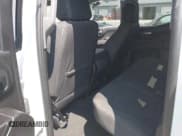 ✅ 2022 Chevrolet Silverado 1500 Custom • VIN: 1GCRYBEK3NZ216272 • Lot: 42926633. Wystawiony na IAAI z przebiegiem 112 725 mil. Bezpłatny archiwum sprzedaży aukcyjnych z USA i szczegółowy raport historii pojazdu na DreamBid. Zdjęcie 8.