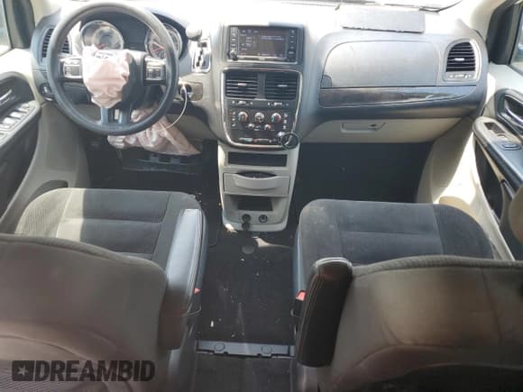 ✅ 2018 Dodge Grand Caravan SE • VIN: 2C4RDGBG5JR309081 • Lot: 68558965. Wystawiony na Copart z przebiegiem 148 806 mil. Bezpłatny archiwum sprzedaży aukcyjnych z USA i szczegółowy raport historii pojazdu na DreamBid. Zdjęcie 8.