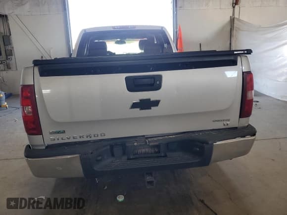 ✅ 2010 Chevrolet Silverado 1500 LT • VIN: 1GCSKSE34AZ180842 • Lot: 82648595. Wystawiony na Copart z przebiegiem 226 496 mil. Bezpłatny archiwum sprzedaży aukcyjnych z USA i szczegółowy raport historii pojazdu na DreamBid. Zdjęcie 6.