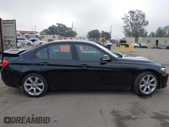 ✅ 2015 BMW 3 Series 320i • VIN: WBA3B1G50FNT06932 • Лот: 43301260. Опубликован ранее на IAAI с пробегом 101 305 миль. Бесплатный доступ к архиву аукционных продаж из США и подробный отчёт об истории автомобиля на DreamBid. Изображение 13.