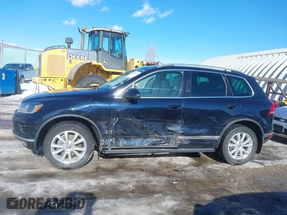 ✅ 2016 Volkswagen Touareg Lux • VIN: WVGEF9BPXGD008169 • Lot: 41583137. Wystawiony na IAAI z przebiegiem 92 181 mil. Bezpłatny archiwum sprzedaży aukcyjnych z USA i szczegółowy raport historii pojazdu na DreamBid. Zdjęcie 15.