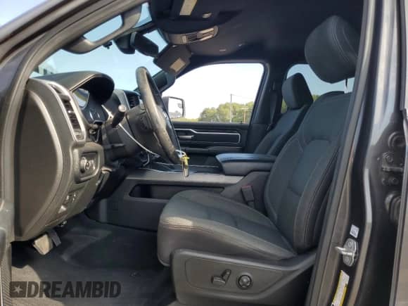 2019 Ram 1500 Big Horn z VIN 1C6SRFFT4KN570616, wystawiony jako Copart lot #84862805 z przebiegiem 74 932 mil mil oraz Szkoda całkowita • Salvage title. Historia ofert i sprzedaży dostępna na DreamBid. Obrazek 7.