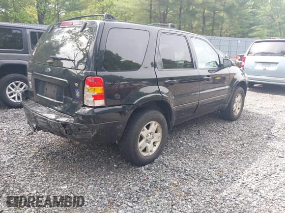 ✅ 2007 Ford Escape Limited • VIN: 1FMCU94107KC05742 • Lot: 42236368. Listed on IAAI with 201,431 mi. Free auction sales archive from the USA and detailed vehicle history report at DreamBid. Image 4.