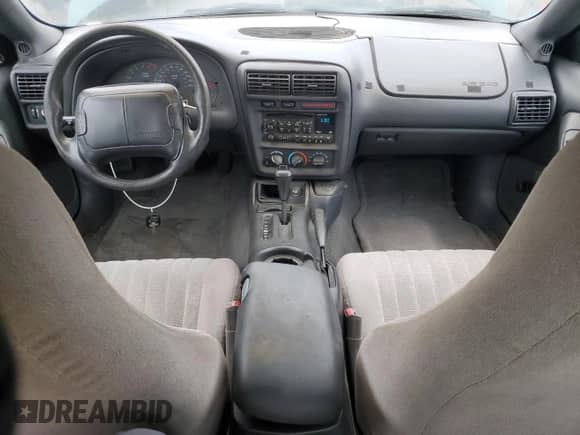 1997 Chevrolet Camaro z VIN 2G1FP22K2V2137195, wystawiony jako Copart lot #46000735 z przebiegiem 96 313 mil mil oraz Czysty tytuł • Clean title. Historia ofert i sprzedaży dostępna na DreamBid. Obrazek 8.