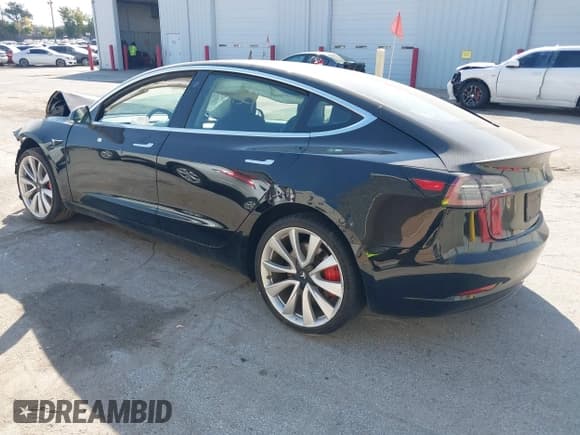 ✅ 2019 Tesla Model 3 Long Range • VIN: 5YJ3E1EB2KF438408 • Lot: 43368427. Wystawiony na IAAI z przebiegiem 41 813 mil. Bezpłatny archiwum sprzedaży aukcyjnych z USA i szczegółowy raport historii pojazdu na DreamBid. Zdjęcie 3.